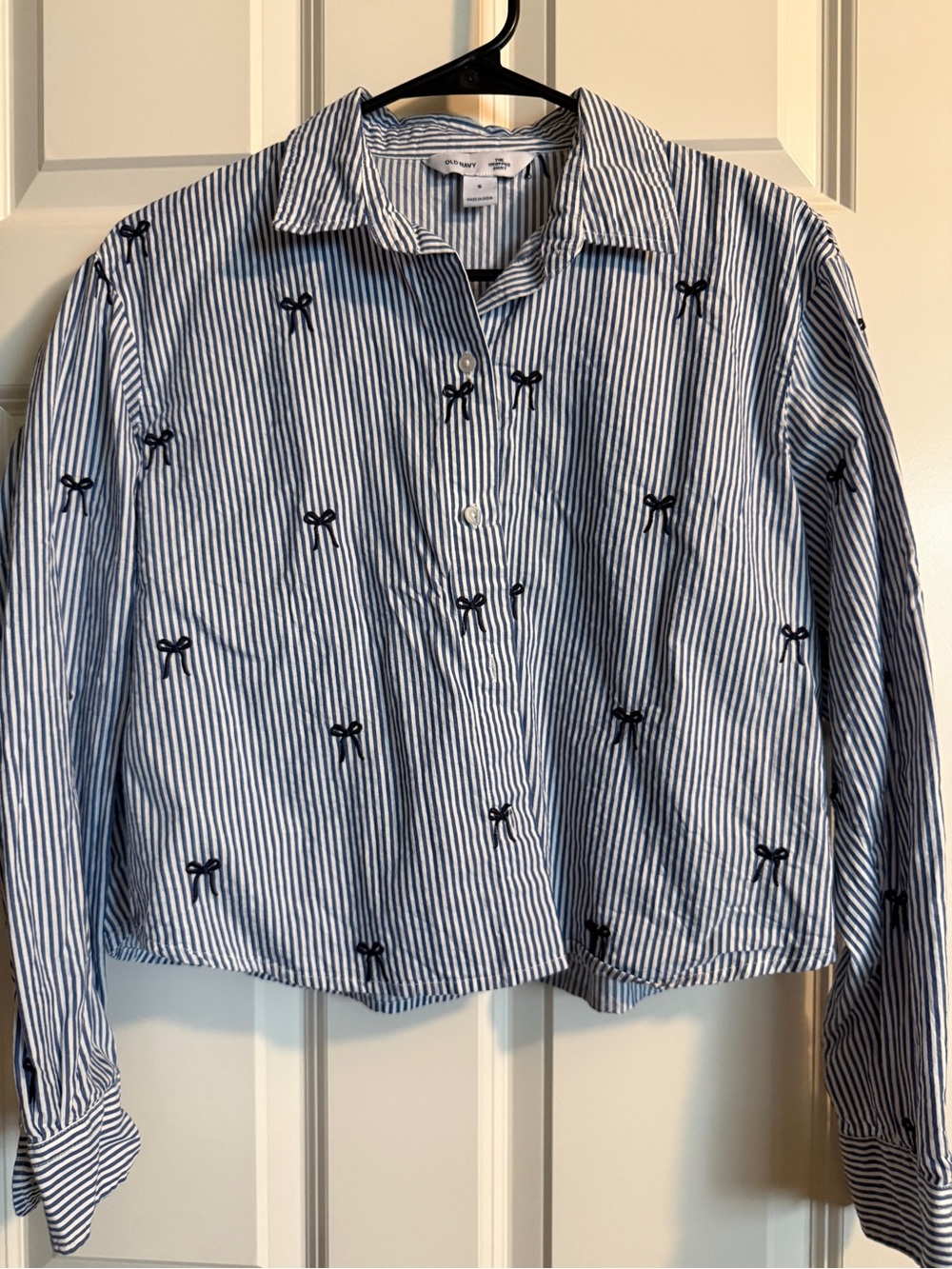 Old Navy Blue & White Striped Button-Down Shirt with Embroidered Bows